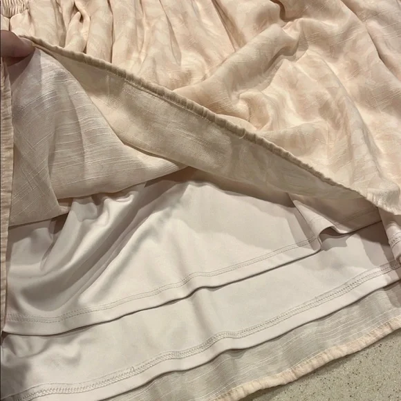 Elegant Pinky Cream Dress with Puff Sleeves - Picture 4 of 4